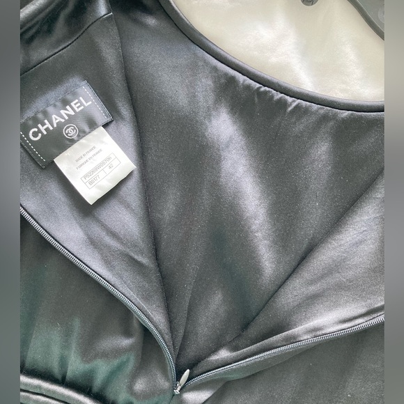 CHANEL BLACK
WHITE RIBBON LOGO TWEED
SILK MINI DRESS 42 - Picture 6 of 12